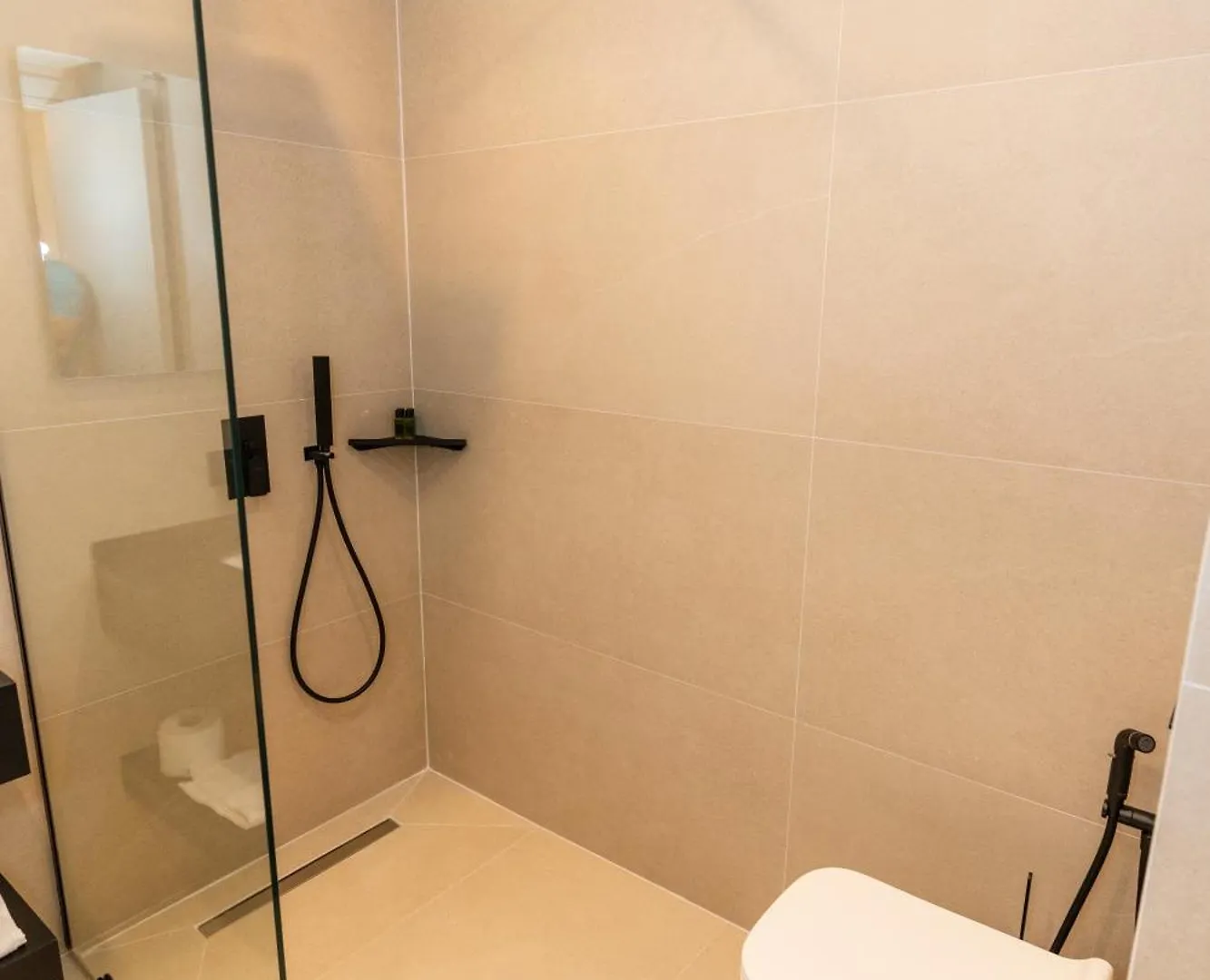 Abi'S Suites Sarande Hotel