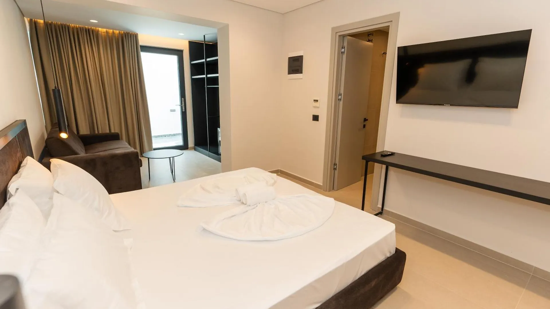 Abi'S Suites Sarande Hotel