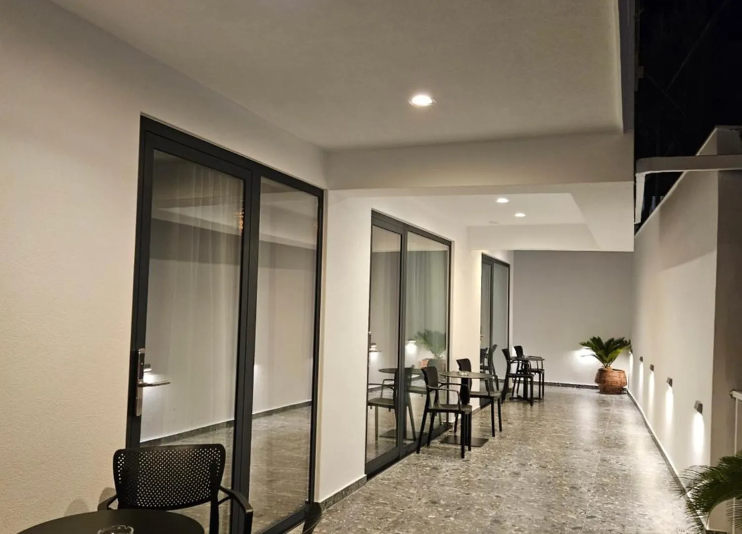 Abi\'S Suites contacts